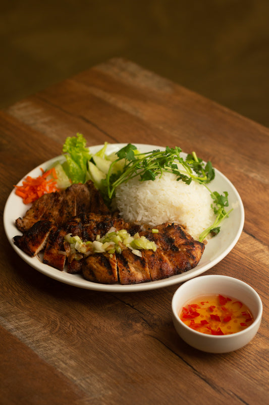 C5. Grilled Chicken on Steamed Rice - Cơm gà nướng